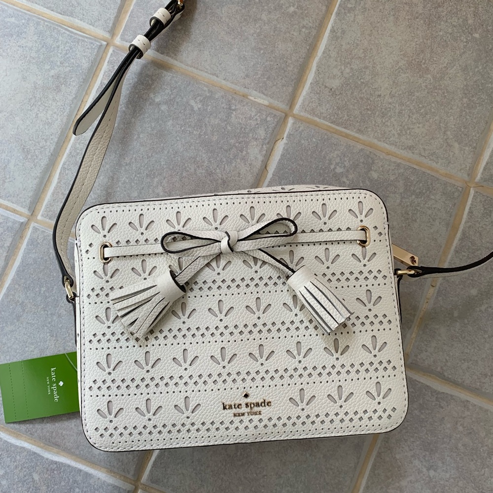 KATE SPADE NEW YORK HAYES CAMERA WHITE CROSSBODY - Picture 5 of 8